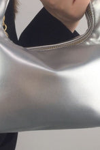 Cargar imagen en el visor de la galería, Adored PU Leather Pearl Handbag

