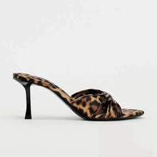 Cargar imagen en el visor de la galería, Bow Leopard Kitten Heel Sandals
