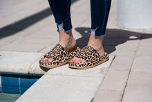 Load image into Gallery viewer, Brown Leopard Insanely Comfy Slides
