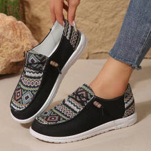 Cargar imagen en el visor de la galería, Geometric Round Toe Flat Slip-Ons
