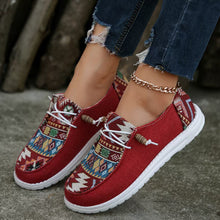 Cargar imagen en el visor de la galería, Geometric Round Toe Flat Slip-Ons
