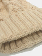 Cargar imagen en el visor de la galería, Roll Rim Cable-Knit Hat
