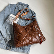 Cargar imagen en el visor de la galería, Quilted Nylon Travel Bag
