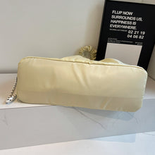 Cargar imagen en el visor de la galería, Ruched Large Tote Bag
