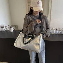 Cargar imagen en el visor de la galería, PU Leather Oversize Travel Bag
