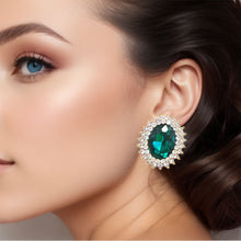 Cargar imagen en el visor de la galería, Oval Green Crystal Studs

