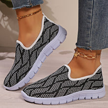Cargar imagen en el visor de la galería, Round Toe Flat Slip-Ons
