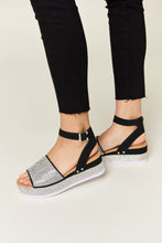 Cargar imagen en el visor de la galería, Forever Link Rhinestone Buckle Strappy Wedge Sandals
