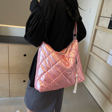 Cargar imagen en el visor de la galería, Quilted Nylon Travel Bag
