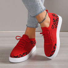 Cargar imagen en el visor de la galería, Lace-Up Leopard Flat Sneakers

