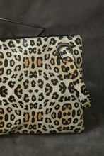 Cargar imagen en el visor de la galería, Leopard PU Leather Clutch
