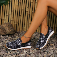 Cargar imagen en el visor de la galería, Plaid Round Toe Slip-Ons
