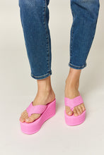 Cargar imagen en el visor de la galería, WILD DIVA Open Toe Platform Wedge Sandals
