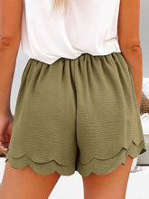 Cargar imagen en el visor de la galería, Tied Layered Scalloped Hem Shorts
