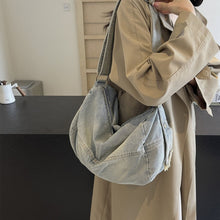Cargar imagen en el visor de la galería, Adjustable Strap Denim Tote Bag
