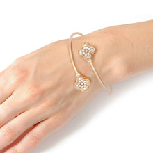 Cargar imagen en el visor de la galería, Bangle Gold Pave Quatrefoil Clover Bracelet Women

