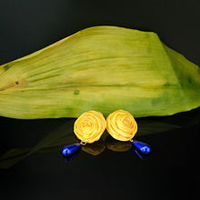 Cargar imagen en el visor de la galería, SGRHO Gold Rose Blue Pearl Teardrop Stud Earrings
