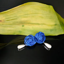 Cargar imagen en el visor de la galería, ZPB Blue Rose White Pearl Teardrop Stud Earrings

