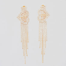 Cargar imagen en el visor de la galería, Tassel Long Gold Glam Heart Buckle Fringe Earrings
