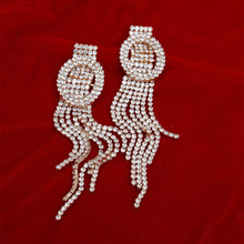 Cargar imagen en el visor de la galería, Tassel Long Gold Glam Oval Buckle Fringe Earrings
