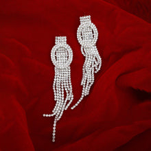 Cargar imagen en el visor de la galería, Tassel Silver Glam Oval Buckle Fringe Earrings
