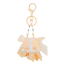 Cargar imagen en el visor de la galería, Keychain Luxe Camellia Couture White Sweater Clip
