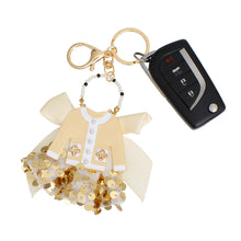 Cargar imagen en el visor de la galería, Keychain Luxe Camellia Couture White Sweater Clip
