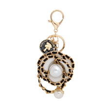 Cargar imagen en el visor de la galería, Keychain Luxe Camellia Couture White Flower Clip
