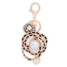 Cargar imagen en el visor de la galería, Keychain Luxe Camellia Couture White Flower Clip
