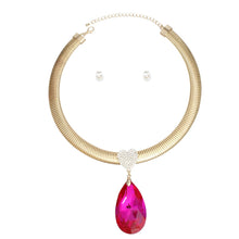 Cargar imagen en el visor de la galería, Omega Chain Pave Heart Fuchsia Teardrop Pendant
