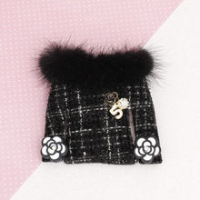 Load image into Gallery viewer, Brooch Black Tweed Fur Collar Sweater Camellia
