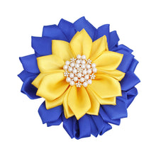 Cargar imagen en el visor de la galería, SGRHO Sorority Blue Yellow Flower Pearl Brooch
