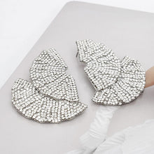Cargar imagen en el visor de la galería, Stud 1920s Silver Ruffle Fan Rhinestone Earrings
