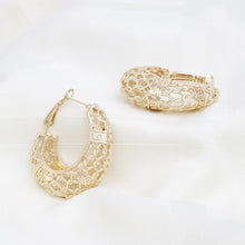 Cargar imagen en el visor de la galería, Hoop Gold Brass Oval Woven Net Greek Key Earrings

