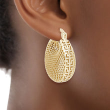 Cargar imagen en el visor de la galería, Hoop Gold Brass Lattice Greek Key Oval Earrings
