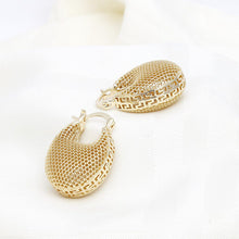 Cargar imagen en el visor de la galería, Hoop Gold Brass Lattice Greek Key Oval Earrings

