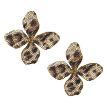 Cargar imagen en el visor de la galería, Stud Brilliant Leopard Dimensional Flower Earrings
