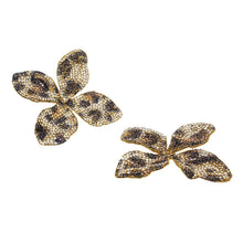 Cargar imagen en el visor de la galería, Stud Brilliant Leopard Dimensional Flower Earrings
