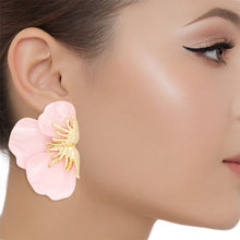 Cargar imagen en el visor de la galería, Studs Pink Blush Bloom Triple Petal Earrings
