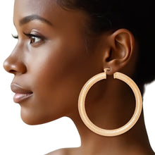 Cargar imagen en el visor de la galería, Hoop High Shine Gold Sandblasted Thick Earrings
