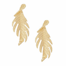 Cargar imagen en el visor de la galería, Stud Elongated Gold Twisted Leaf Organic Earrings
