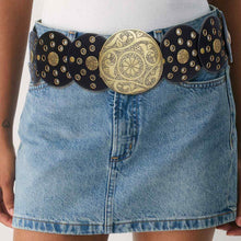 Cargar imagen en el visor de la galería, Western Belt Black Circular and Gold Cowboy Chic
