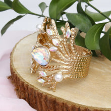 Cargar imagen en el visor de la galería, Cuff Aurbo Gold Branched Crystal Pearl Bracelet
