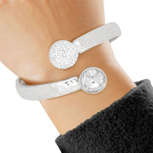 Cargar imagen en el visor de la galería, Cuff Hammered Silver Round Crystal Wrap Bracelet
