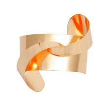 Cargar imagen en el visor de la galería, Cuff Gold Structured Geo Bracelet for Women
