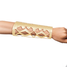 Cargar imagen en el visor de la galería, Cuff Textured Gold Cutout Long Armor Bracelet
