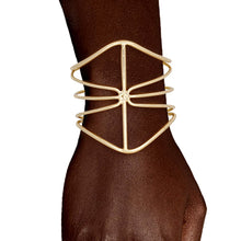 Cargar imagen en el visor de la galería, Cuff Gold Minimalistic Geometric Wire Bracelet
