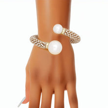 Cargar imagen en el visor de la galería, Cuff Gold Twist Rhinestone Pearl Capped Bracelet
