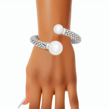 Cargar imagen en el visor de la galería, Cuff Silver Twist Rhinestone Pearl Capped Bracelet
