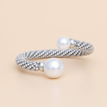 Cargar imagen en el visor de la galería, Cuff Silver Twist Rhinestone Pearl Capped Bracelet
